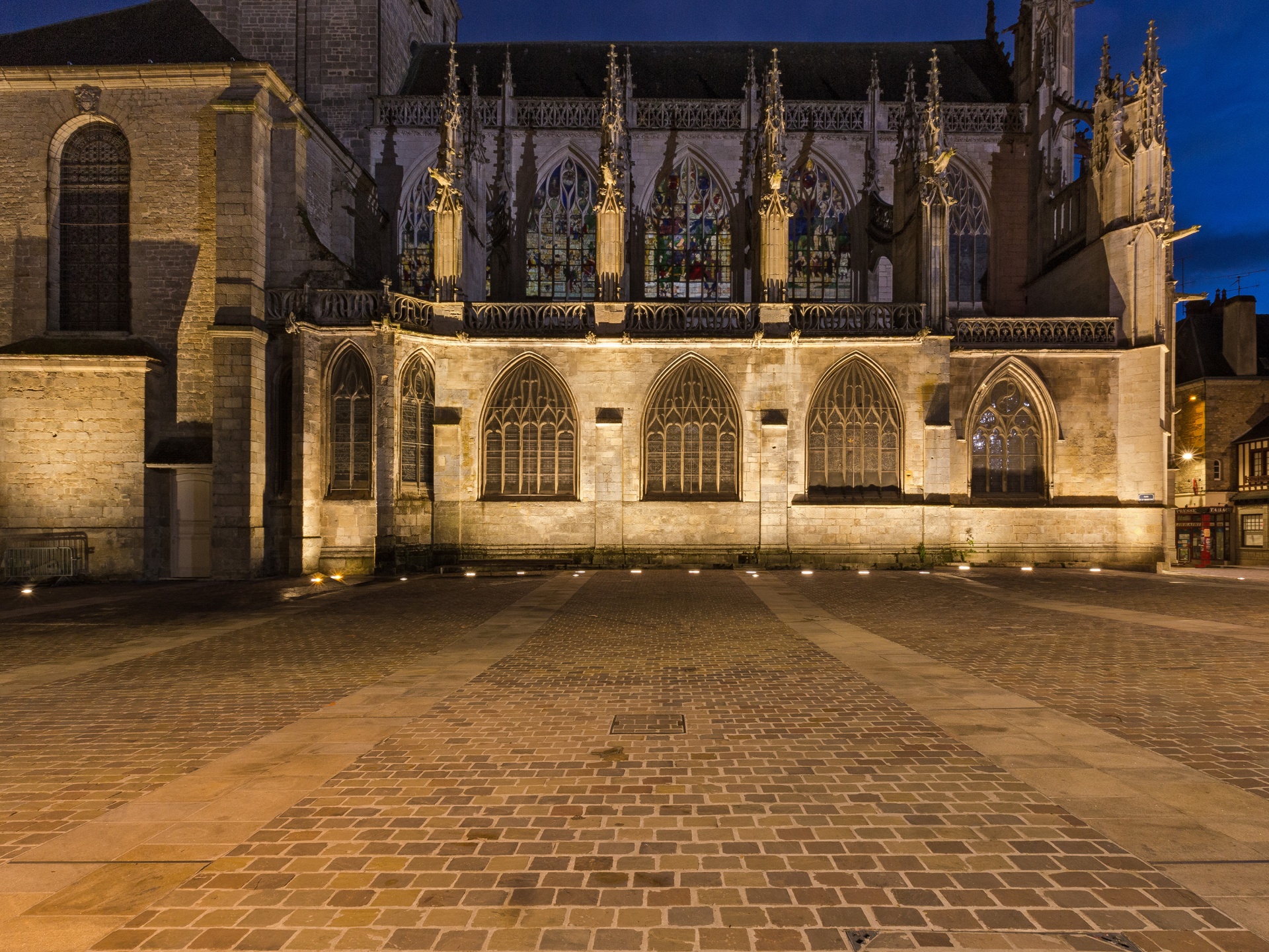 PLACE DE LA MAGDELEINE