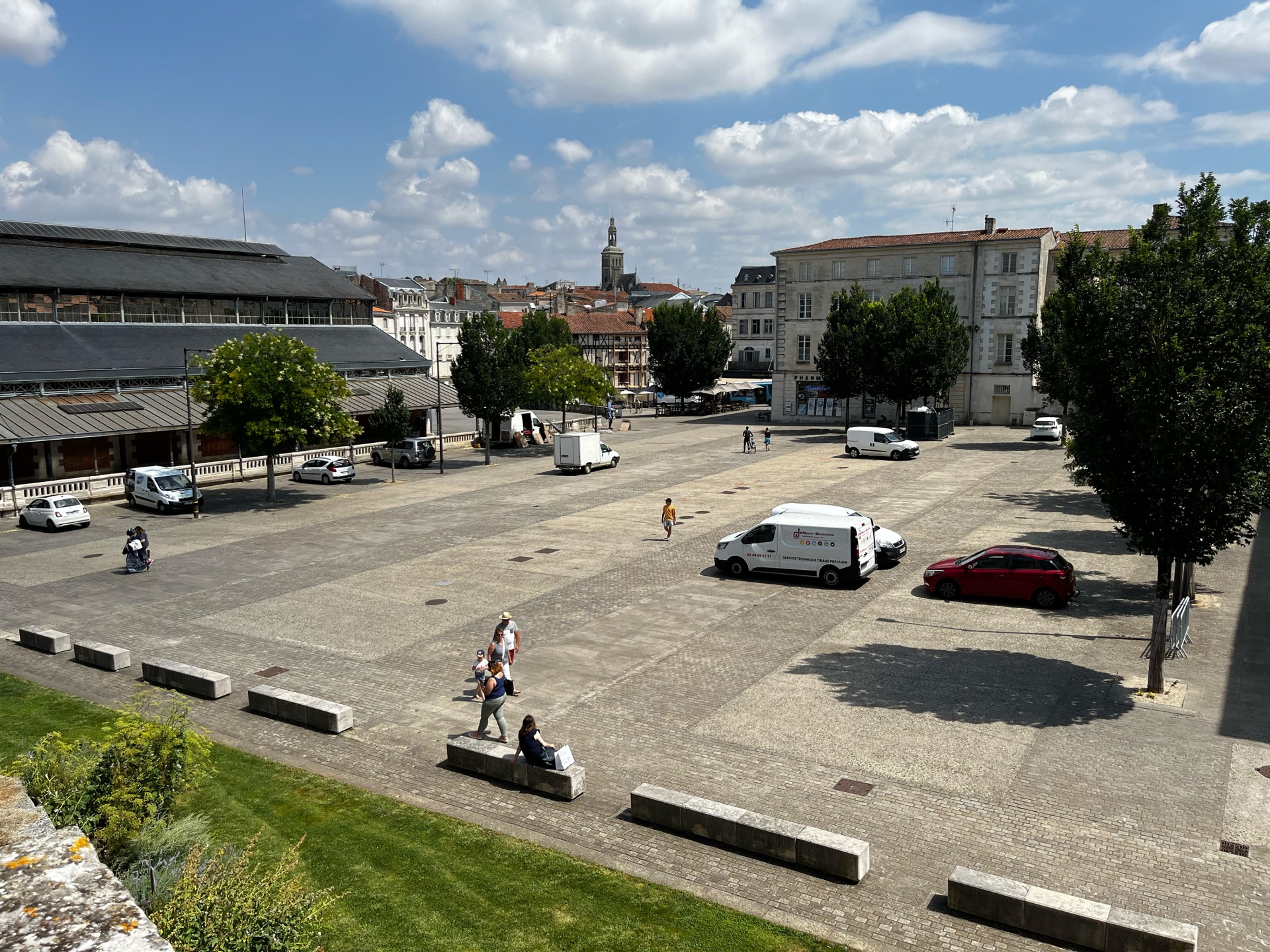 PLACE DU DONJON