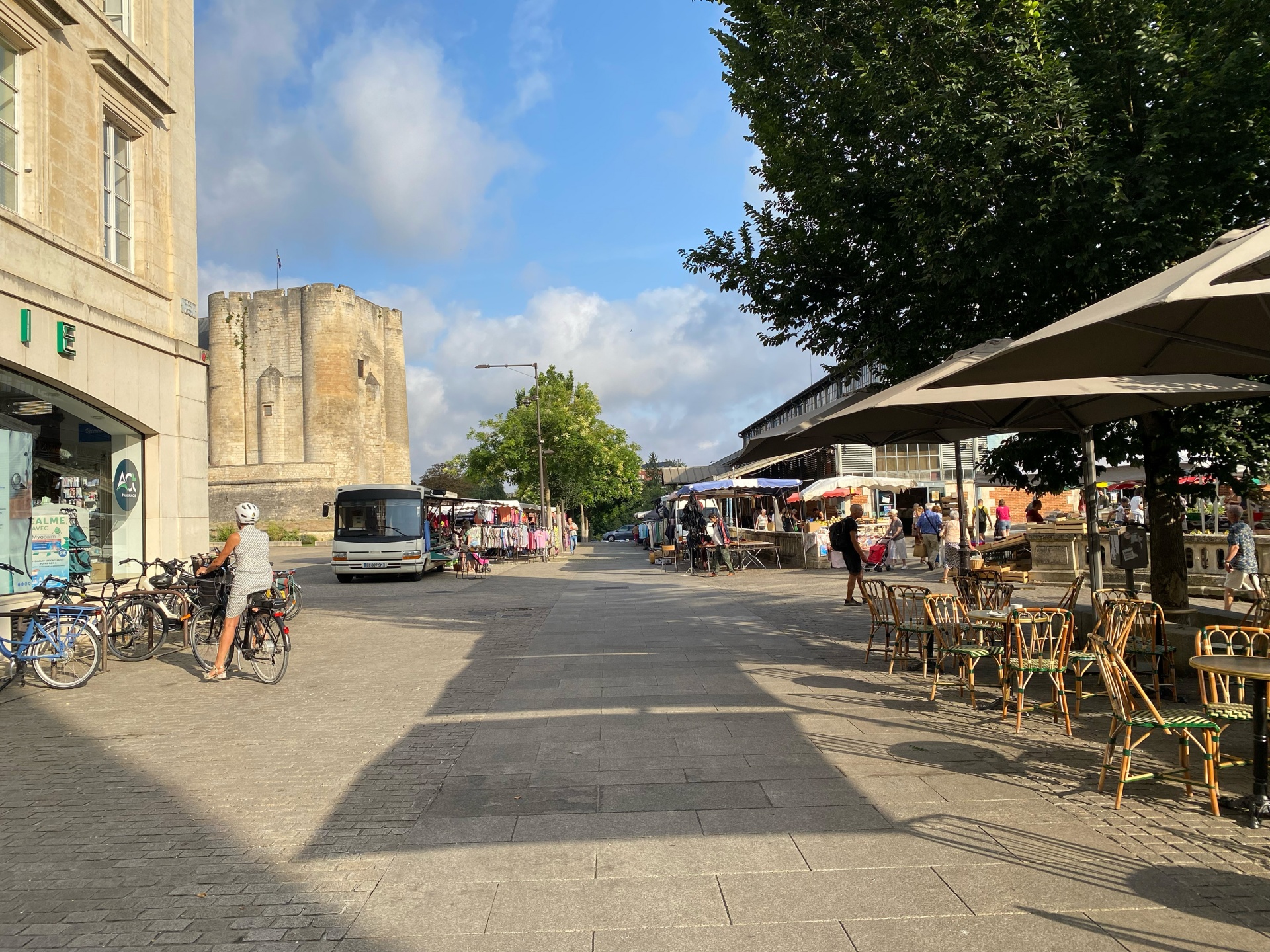 PLACE DU DONJON